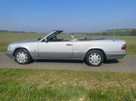 W124 Mercedes E220 Convertible